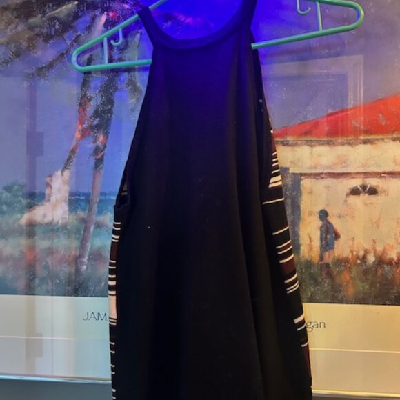 Le Chateau Black Graphic Knit Halter Sleeveless Top - Picture 2 of 3